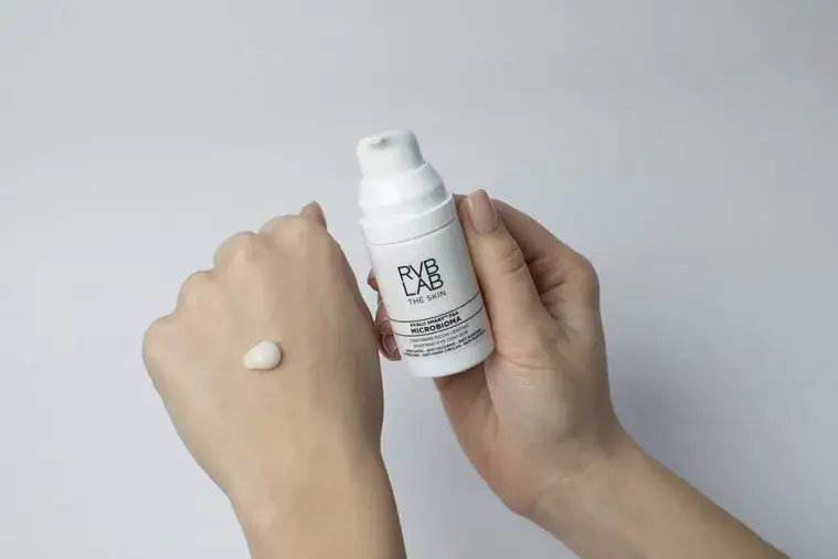 Jak rozjaśnić korektor pod oczy i uniknąć najczęstszych błędów