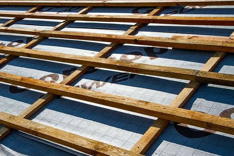 Najważniejsze informacje o łatach dachowych: wymiary, materiały, montaż