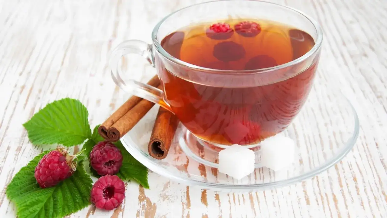 Jak zrobić herbatę z liści malin, aby cieszyć się jej zdrowotnymi właściwościami