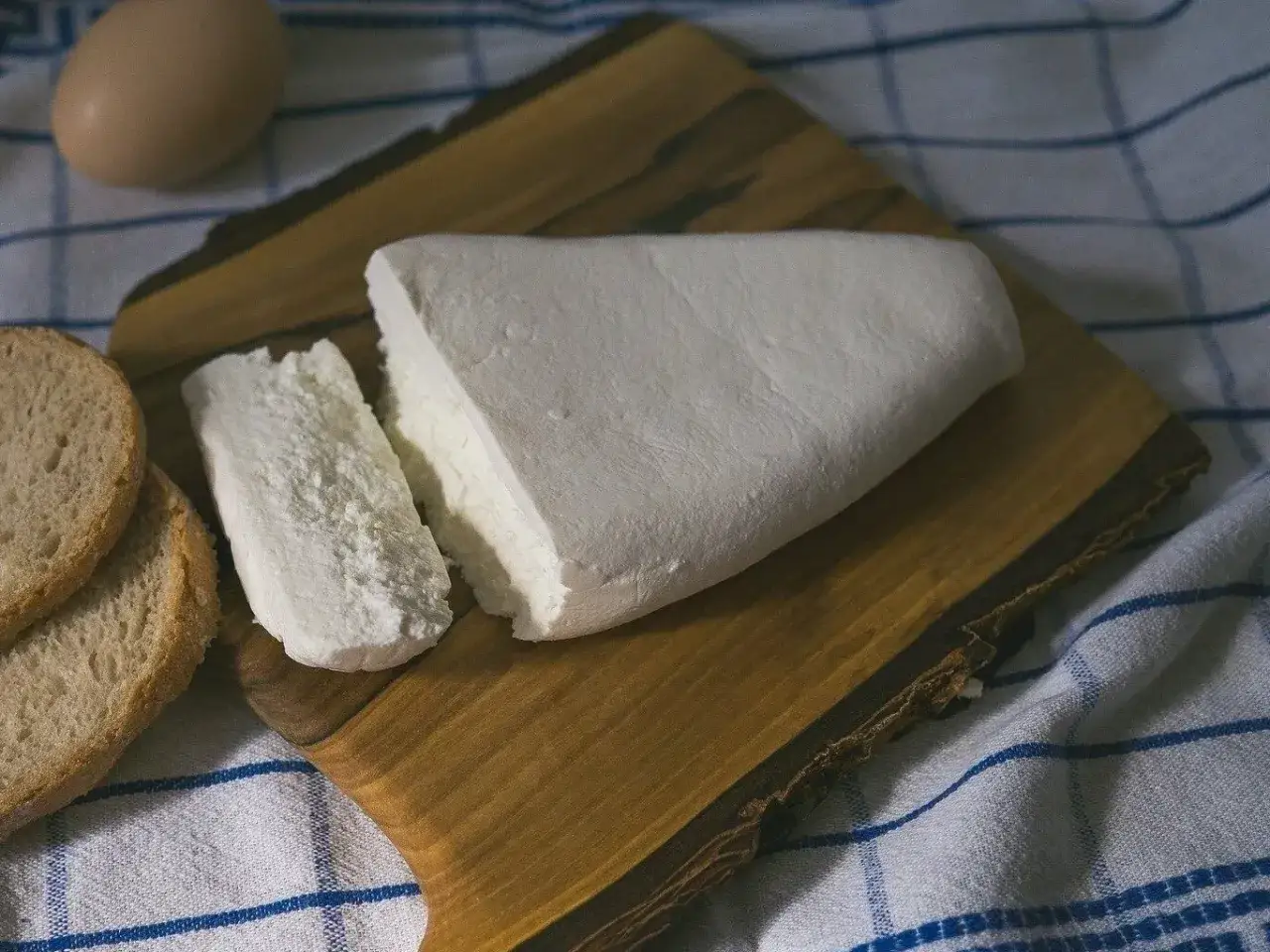 Czy można mrozić ser biały? 5 ważnych zasad, które musisz znać
