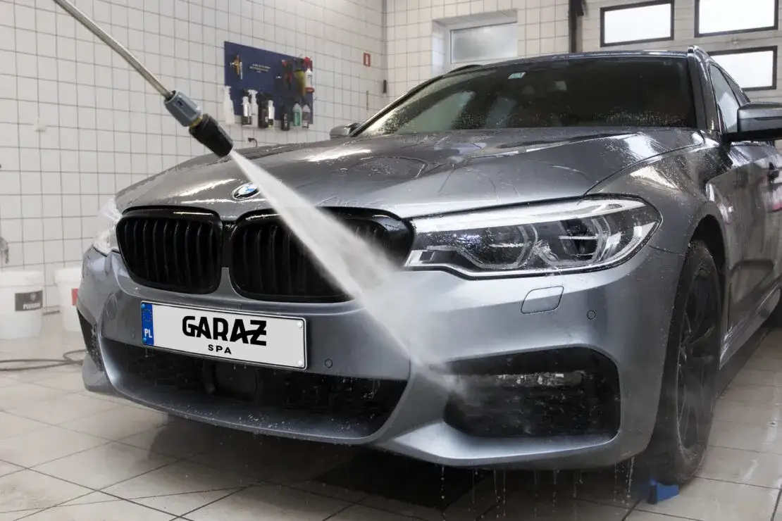 Jak prawidłowo myć samochód z powłoką ceramiczną, by uniknąć uszkodzeń