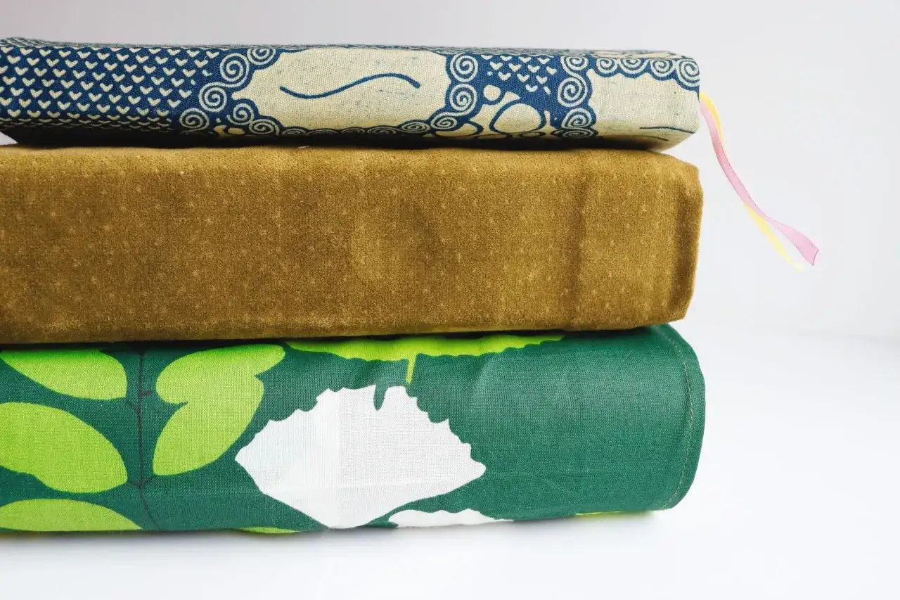 Jak zrobić okładkę na zeszyt – proste sposoby na kreatywny projekt