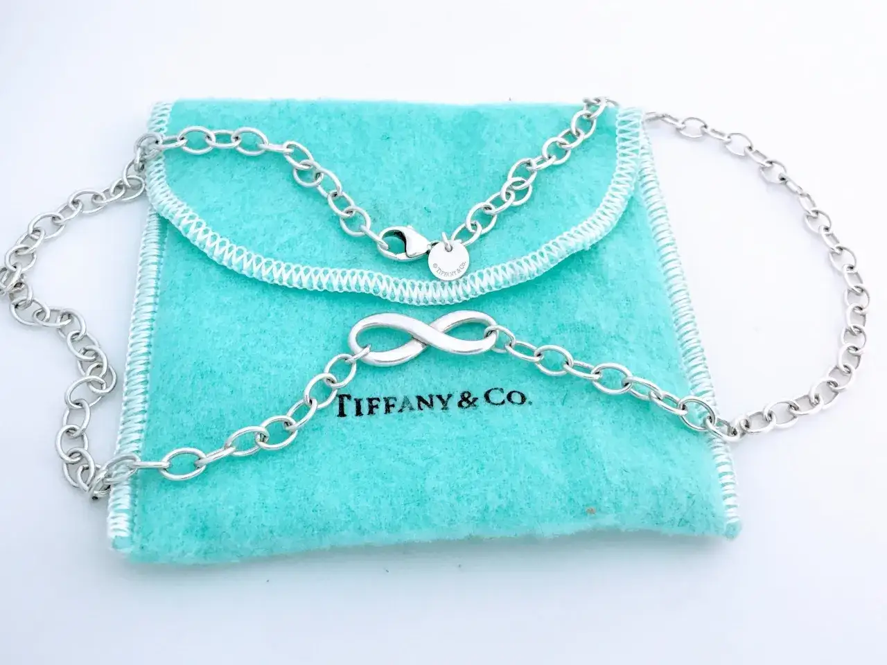 Tiffany & Co naszyjnik – odkryj najlepsze modele i ceny, które zachwycą