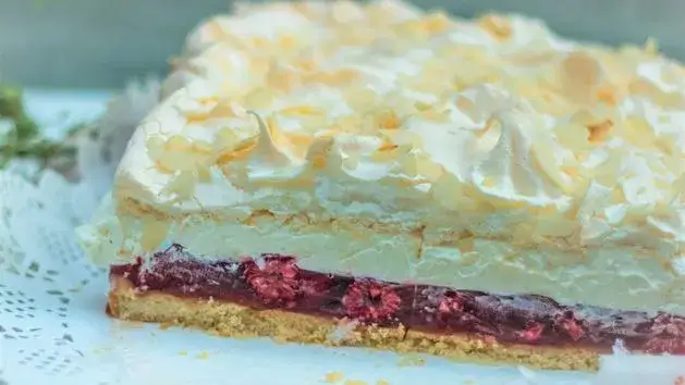 Jak zrobić malinową chmurkę bez pieczenia - prosty przepis na deser