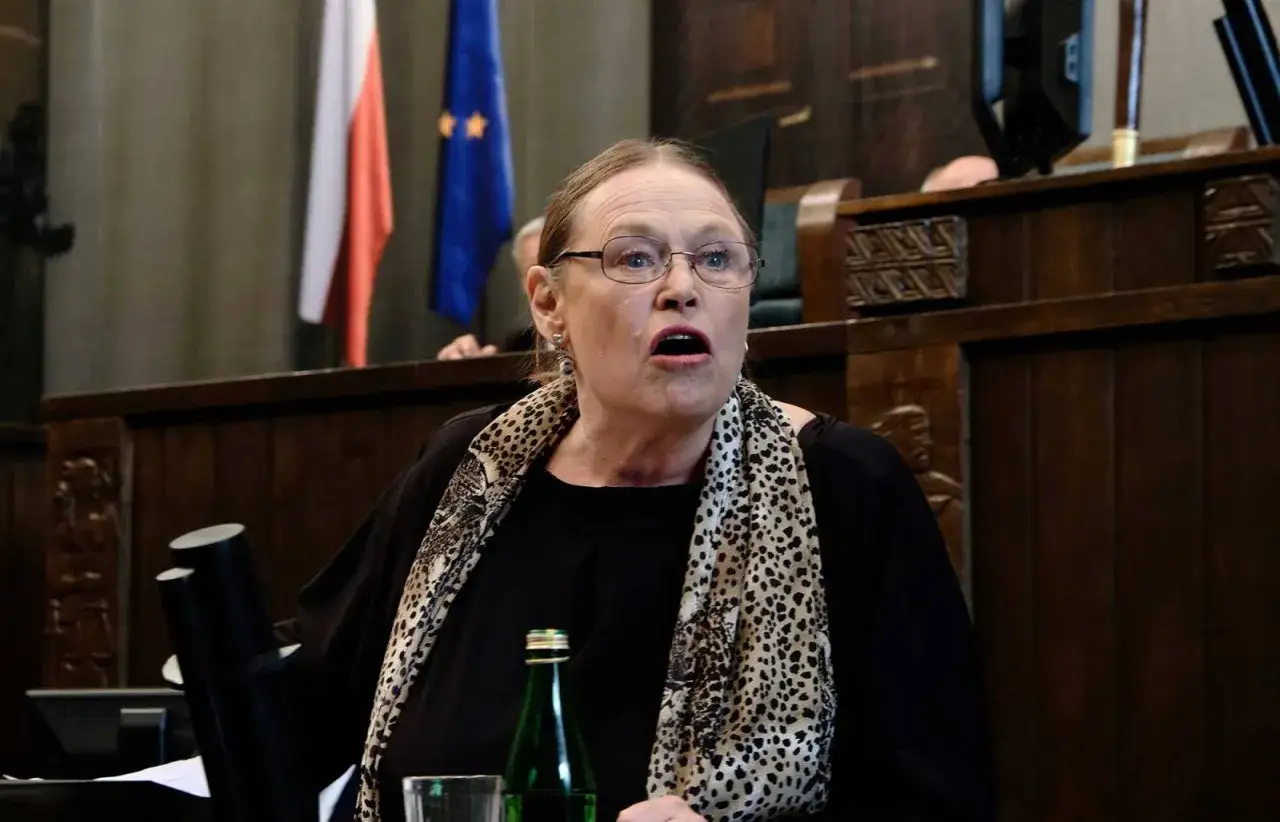 Romans Władysława Skiby w filmie Polityka - sceny, które zszokowały widzów