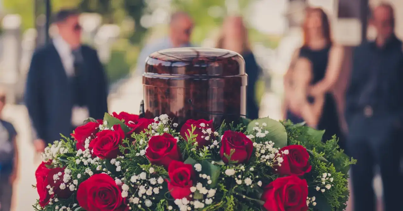 Co zostaje po kremacji? Zaskakujące fakty o prochach i resztkach