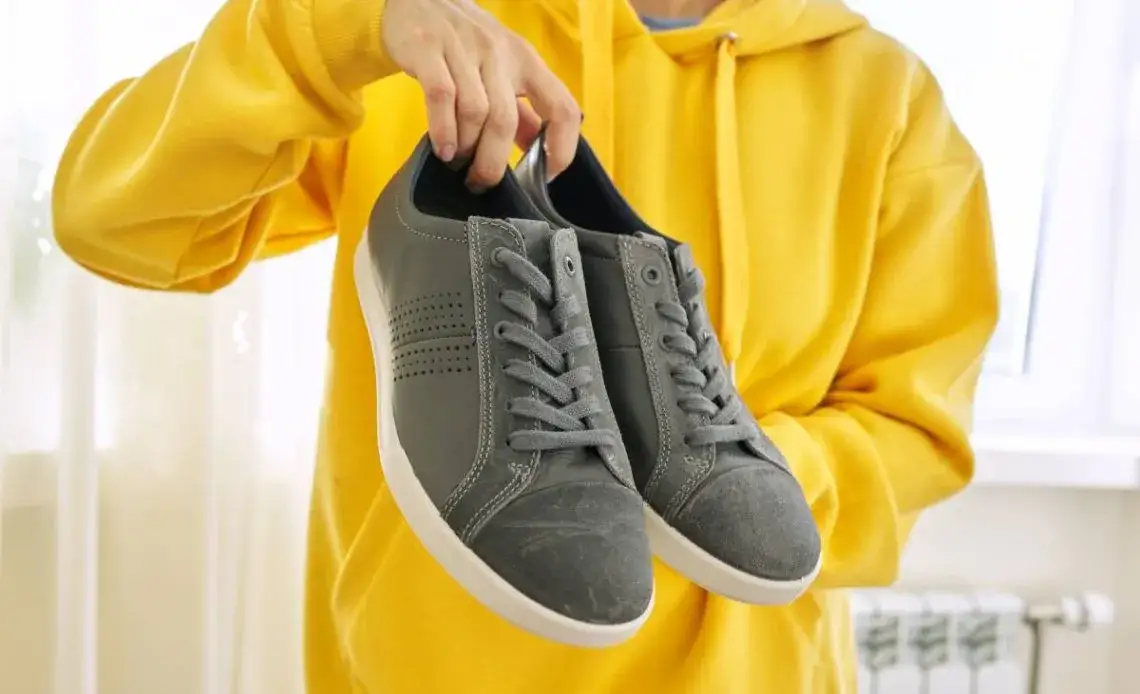 Jak odsmrodzić buty i pozbyć się nieprzyjemnych zapachów skutecznie