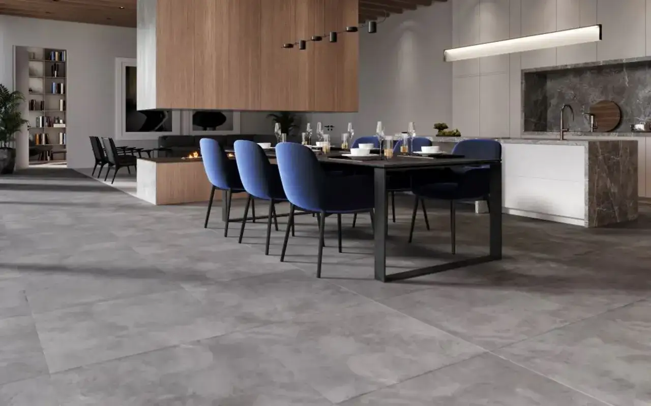 Nowoczesna kuchnia z jadalnią. Betonowe płytki na podłodze i kamienne blaty to świetne inspiracje.