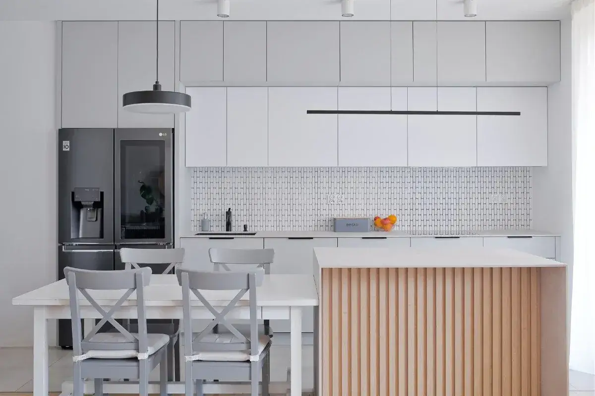 Jakie płytki do kuchni i przedpokoju? Wybierz gres i trendy 2026