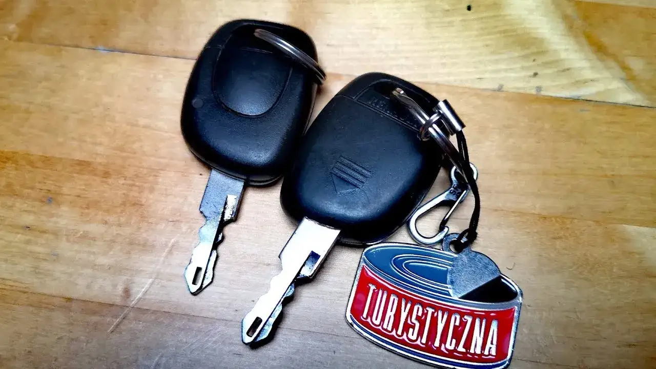 Wymiana baterii w kluczyku Renault Clio 2 - proste kroki, uniknij problemów
