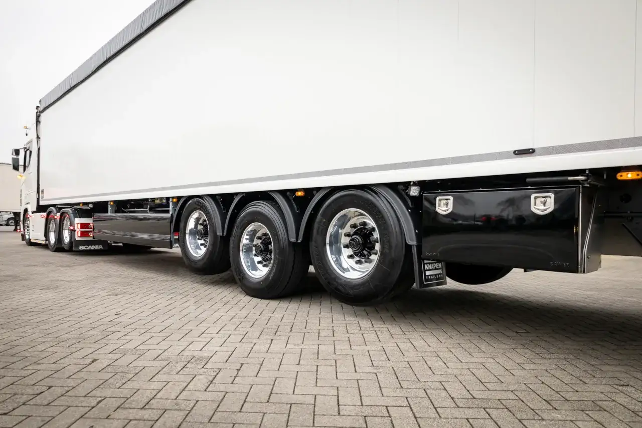 Podnoszenie osi w naczepie po co? Odkryj korzyści i zagrożenia