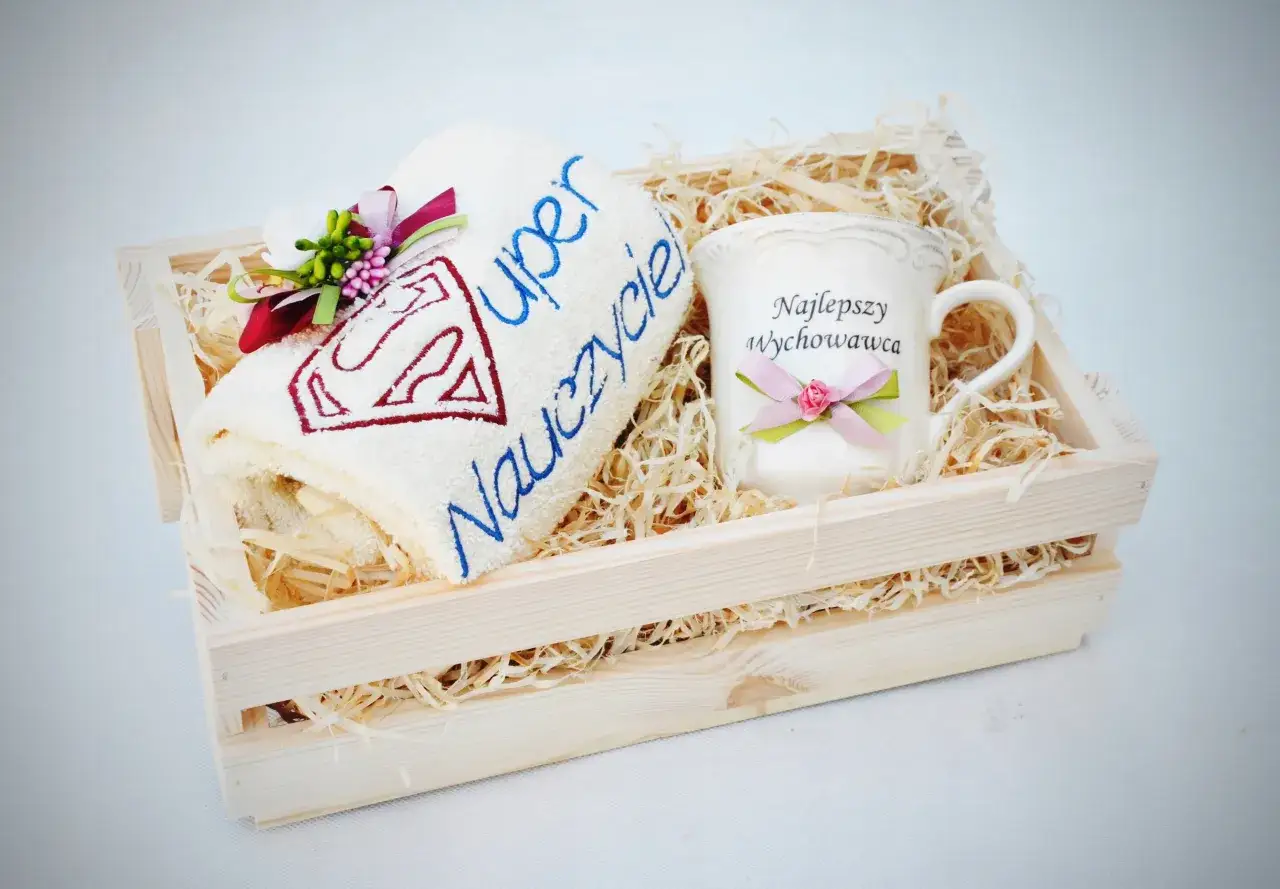 Prezent dla wychowawczyni: Wybierz idealne podziękowania i uniknij gaf!