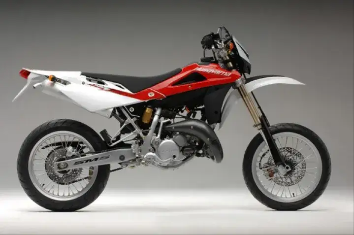 Husqvarna TE 125 Supermoto: wady, zalety i porównanie z konkurencją