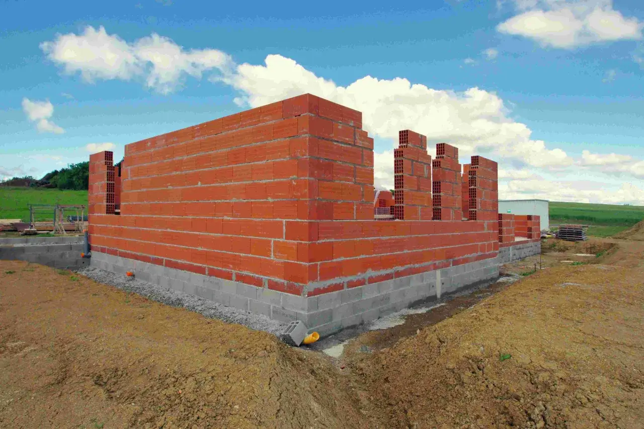 Ile Czasu Zajmuje Budowa Fundamentów? Kompletny Przewodnik Krok po Kroku