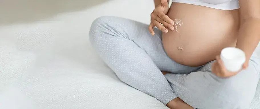 Jakich kosmetyków nie można używać w ciąży? Unikaj tych szkodliwych składników