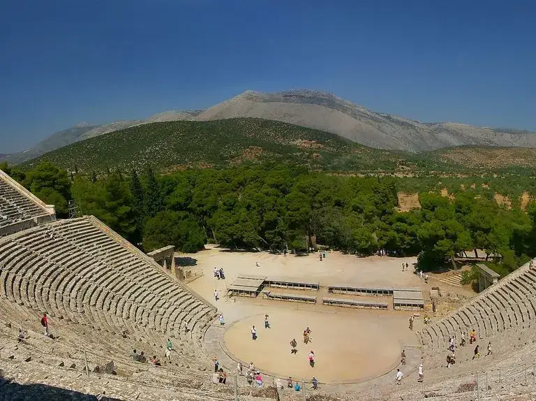 Jak wyglądał teatr grecki? Odkryj jego fascynujące elementy i historię