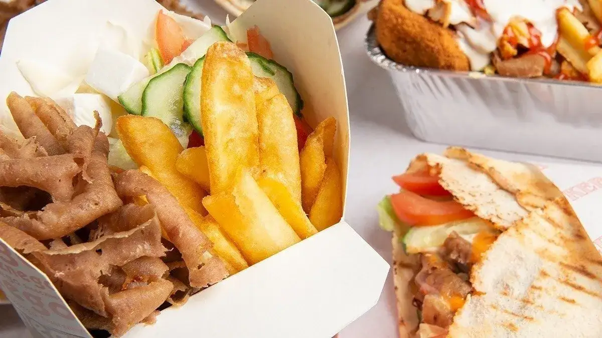 Domowy ostry kebab z grilla: Opanuj sekret smaku i techniki.