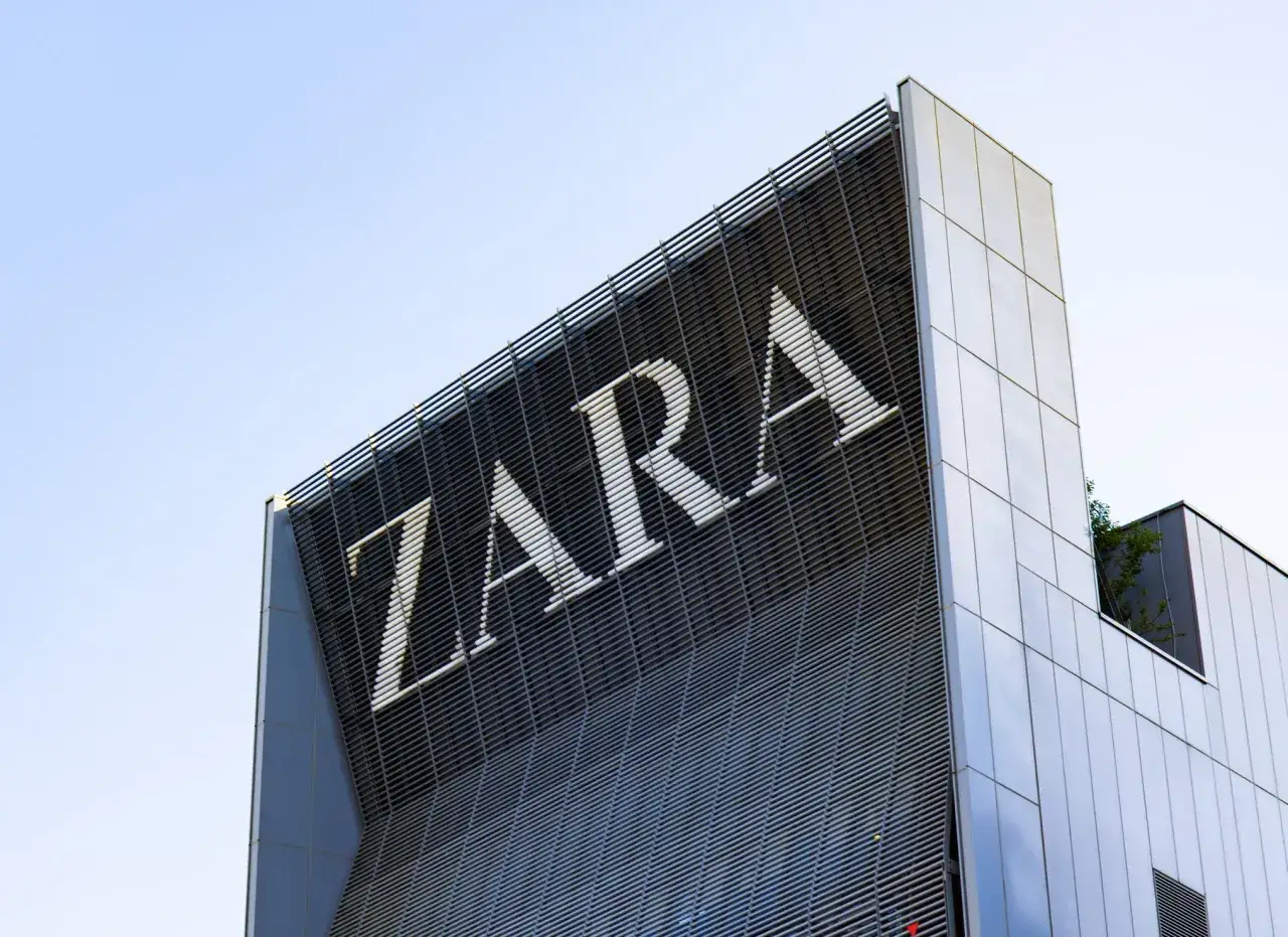 Sekrety wyprzedaży Zara: Kiedy kupować, by oszczędzić?