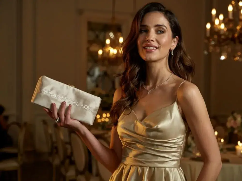 Czy złota sukienka pasuje na wesele? Oto, co warto wiedzieć