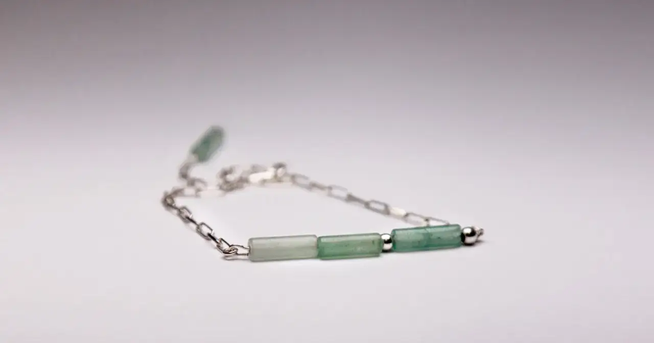 Kolory bransoletek i ich znaczenie w walce z chorobami - co musisz wiedzieć