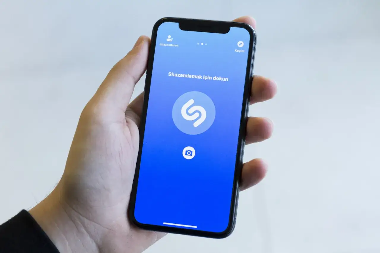 Jak znaleźć piosenkę? Twoja supermoc do identyfikacji muzyki