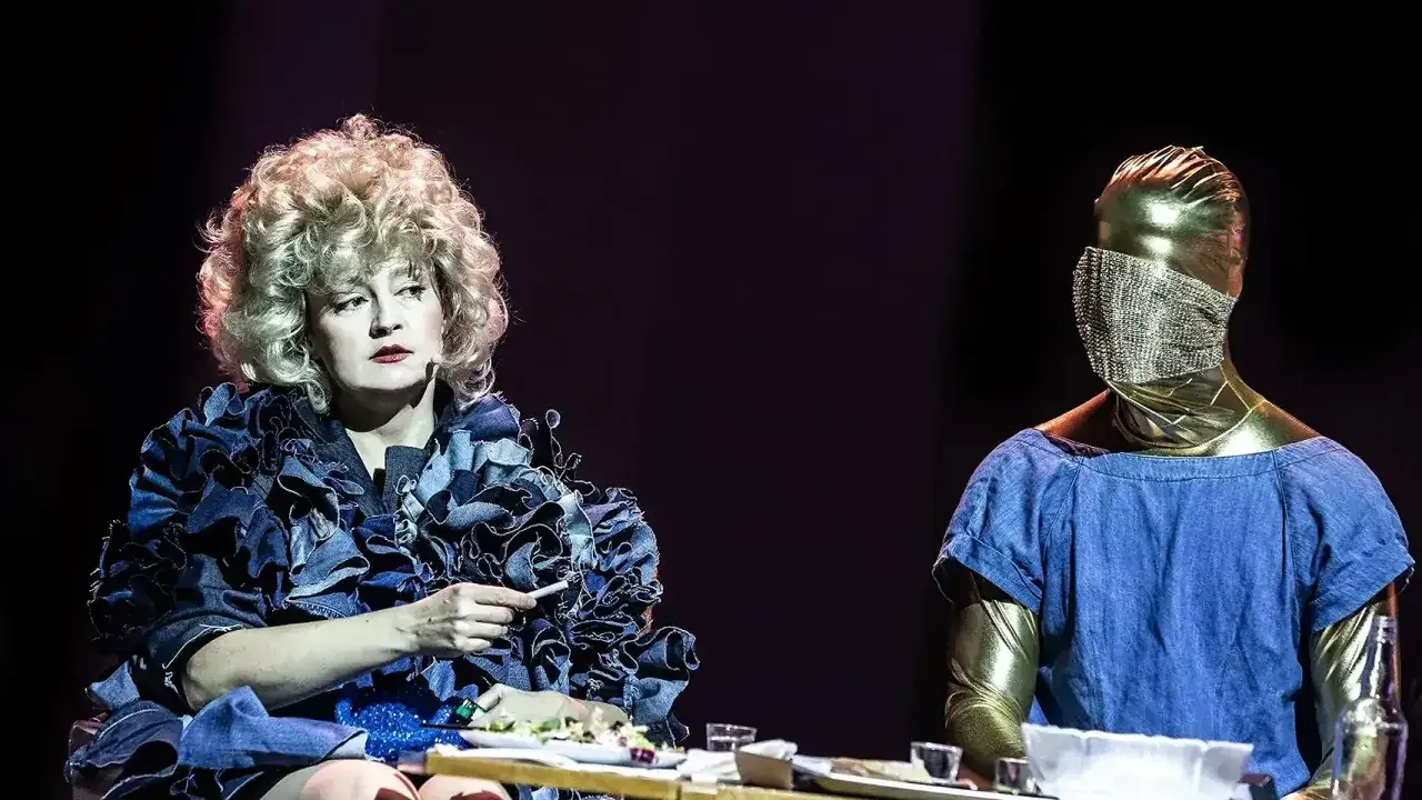 Bowie w Warszawie spektakl – emocjonująca podróż przez lata 70.