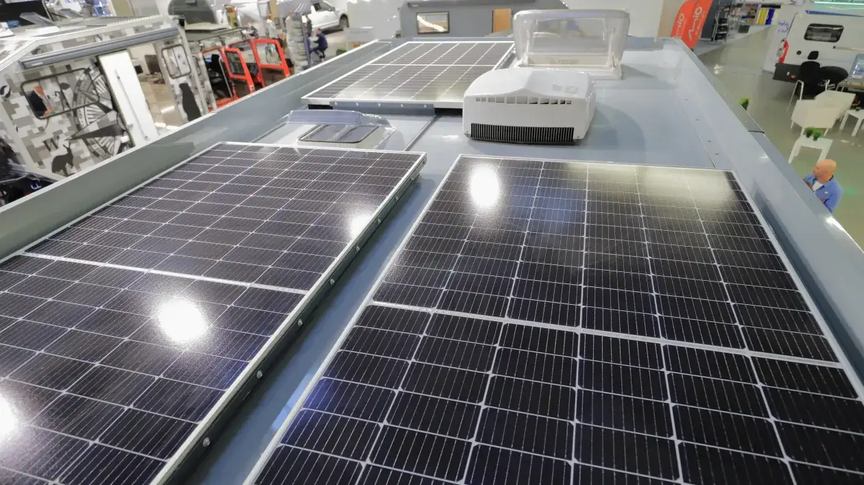 Jaki panel do przyczepy kempingowej - wybierz idealne rozwiązanie dla siebie