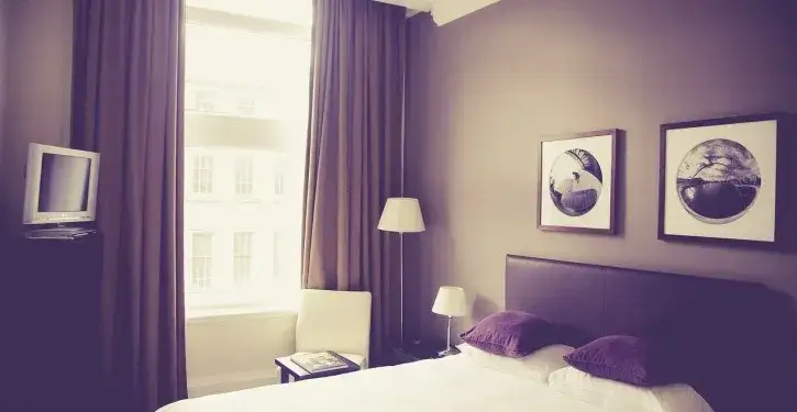 Gdzie szukać tanich noclegów? Plan na oszczędne podróże