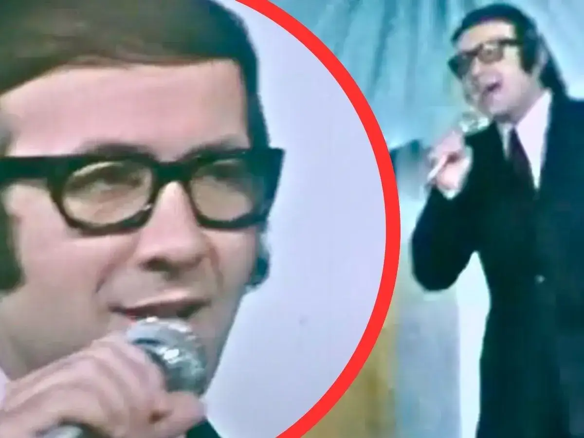 Kto śpiewa piosenkę do zakochania jeden krok? To Czesław Niemen w okularach, z mikrofonem w dłoni, w eleganckim garniturze.