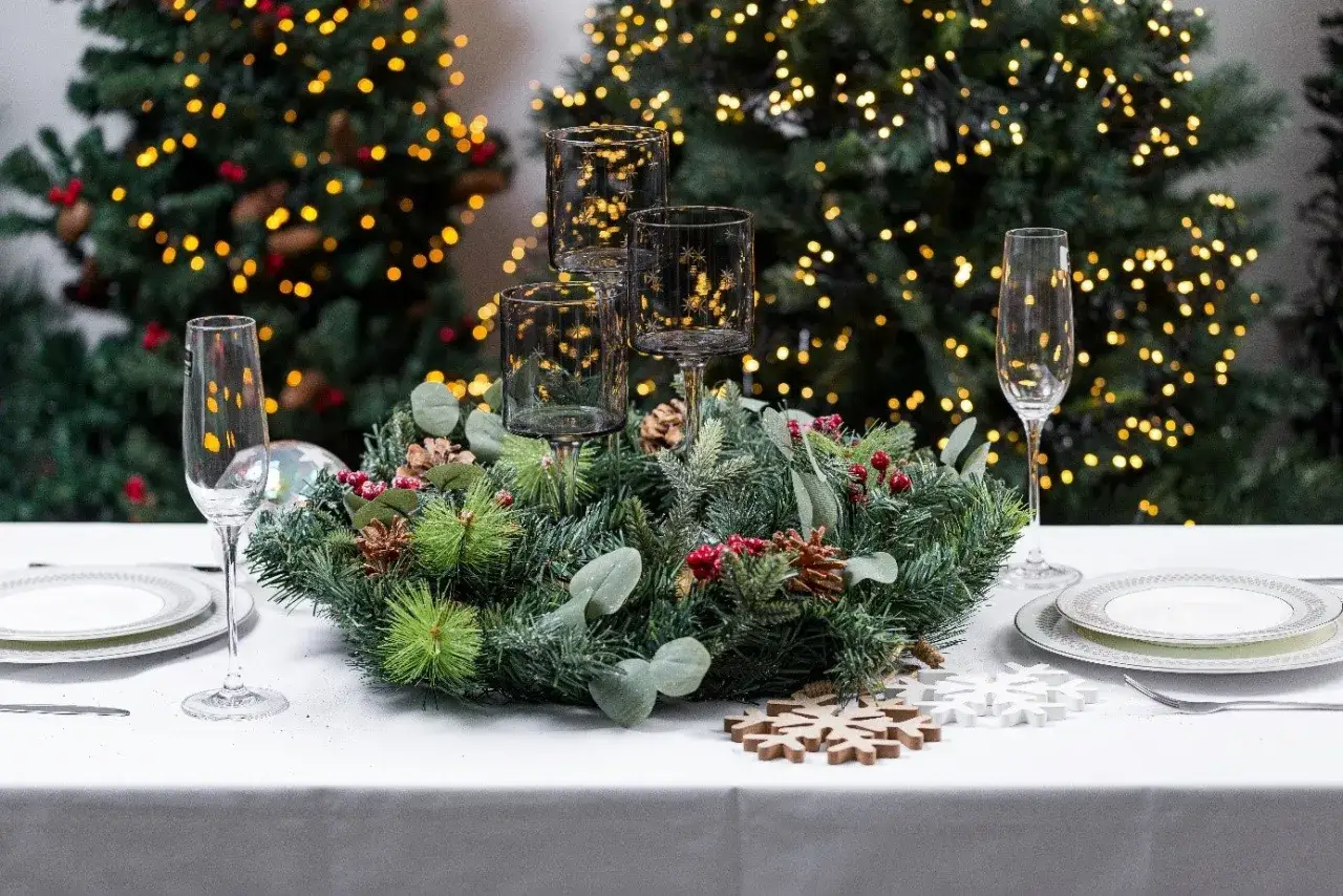 Jak udekorować stół wigilijny? Magia tradycji i nowoczesności