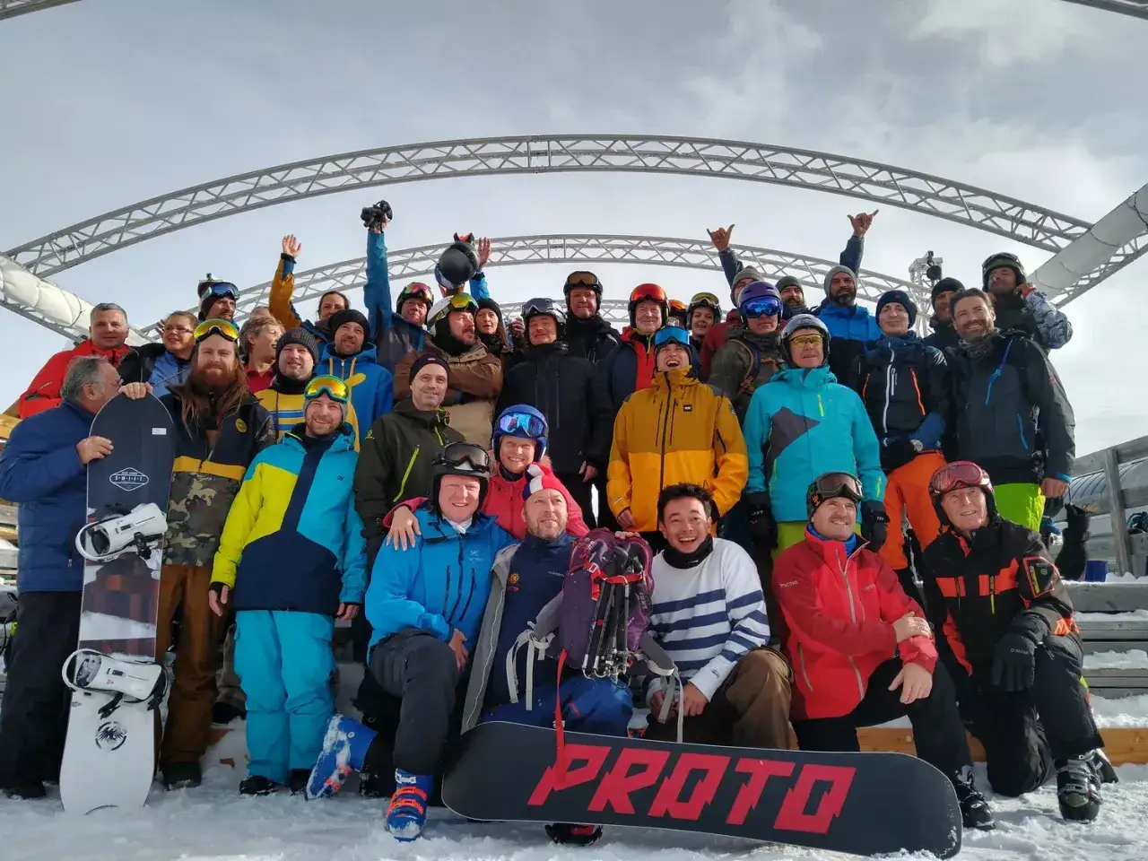 Der Berg ruft & Boarderline: Ihr Ski- & Snowboard-Experte in Berlin