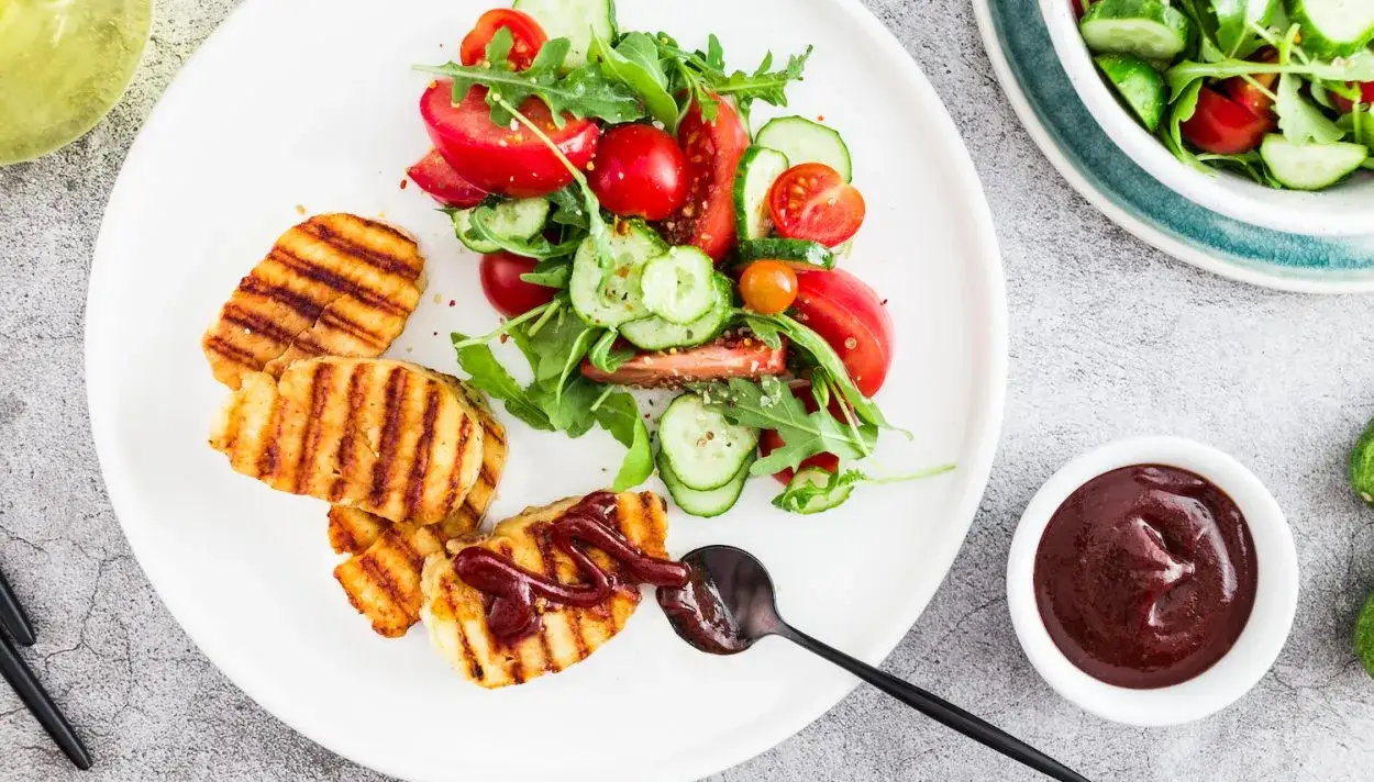 Ser halloumi jak smakuje – odkryj jego wyjątkowy smak i zastosowanie