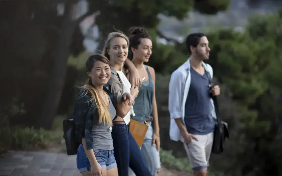 Czy po studiach w Polsce można pracować za granicą? Sprawdź wymagania