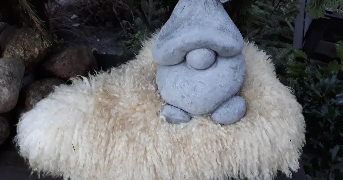 Skrzaty z betonu jak zrobić – proste kroki do stworzenia gnomów