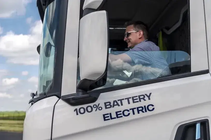 Ile zarabia kierowca tira w Kanadzie? Zaskakujące różnice w pensjach