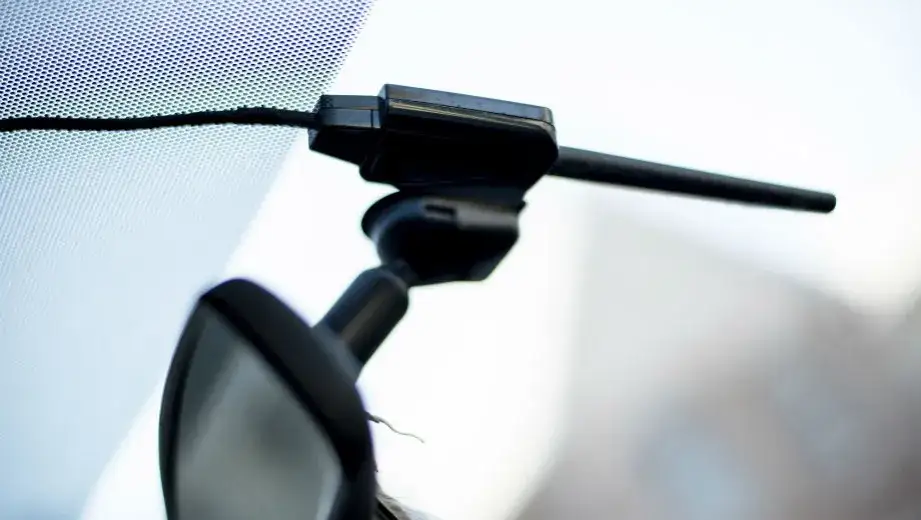 Jak podłączyć antenę wewnętrzną samochodową i uniknąć problemów