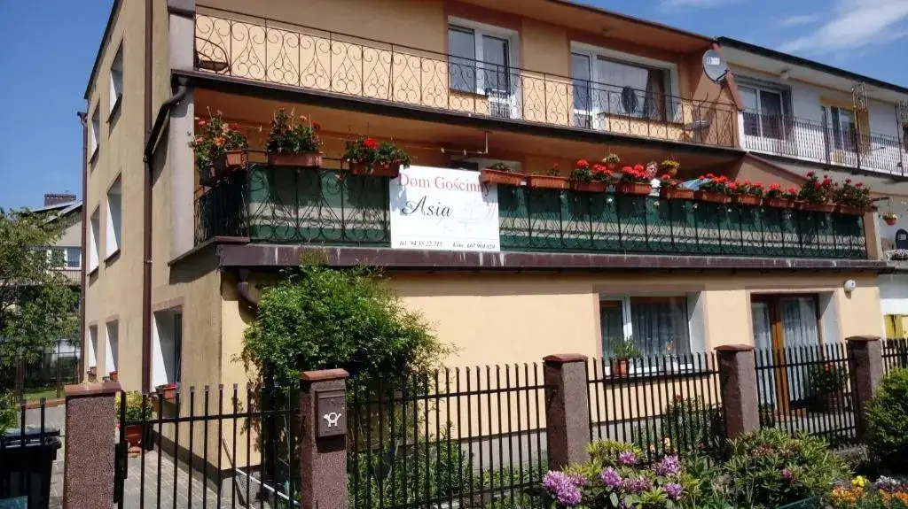 Dom Gościnny Asia Kołobrzeg - Ile do morza? Sprawdź odległość!