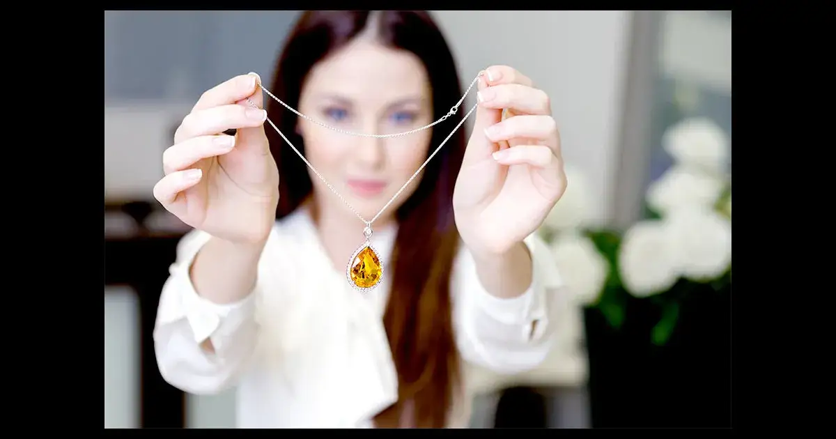 Jak sprzedać biżuterię i uniknąć niskich cen - sprawdzone metody