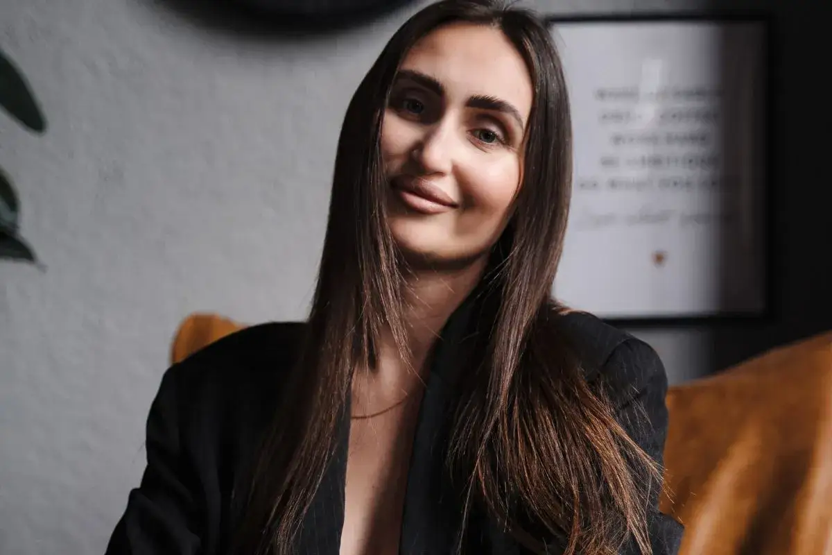 Czy henna niszczy włosy? Prawda o PPD, pielęgnacji i mitach