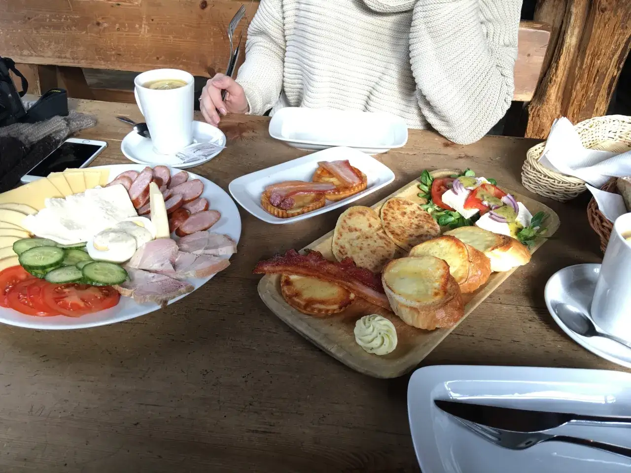 Gdzie zjeść w Zakopanem? Przewodnik po najlepszych smakach Tatr