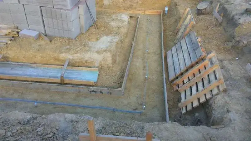 Jak samodzielnie zbudować solidne fundamenty domu - poradnik krok po kroku