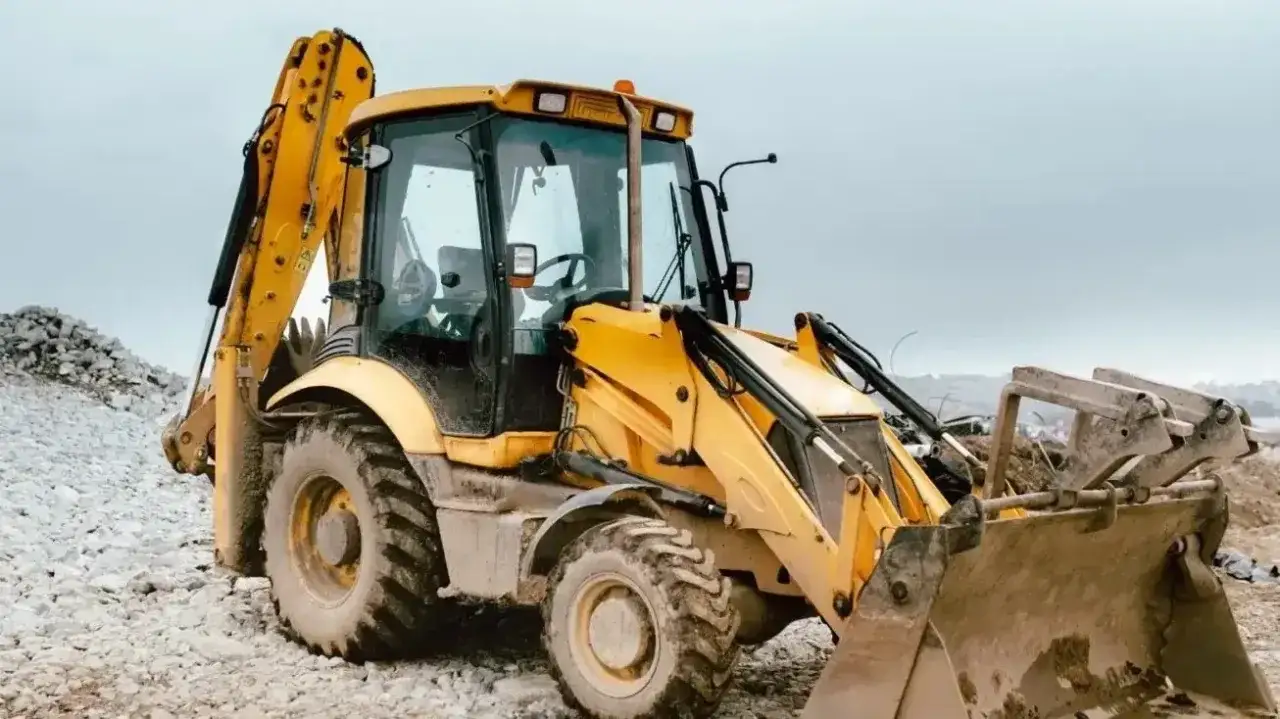 Uprawnienia na koparko ładowarki klasa 3 – co naprawdę możesz robić?