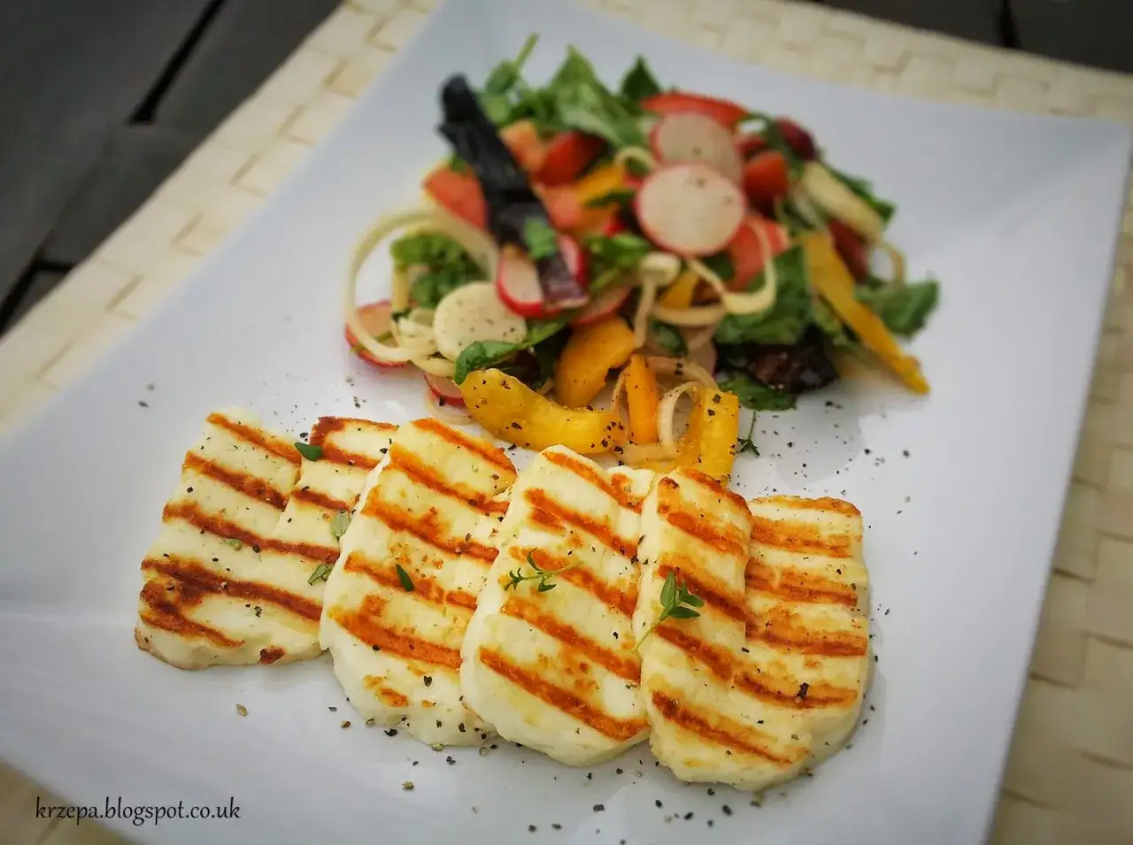 Grillowany halloumi z patelni: Idealny ser bez gumowatości!