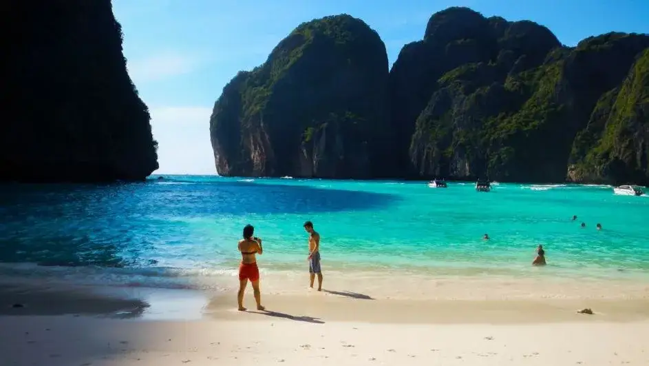 Gdzie kręcono film Gdzieś daleko? Zobacz niesamowite lokacje i ciekawostki!