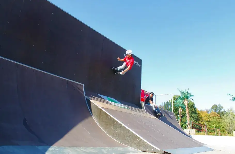 Kryty skatepark Poznań - idealne miejsce na trening w każdą pogodę