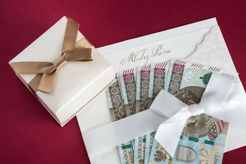 Ile świadkowa daje na wesele? Sprawdź, co warto włożyć do koperty