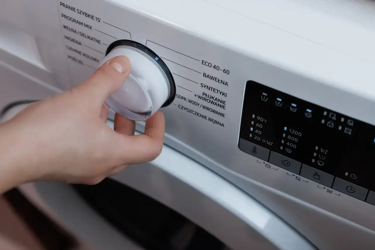 Czyszczenie pralki: Kompletny poradnik na świeżość i bezawaryjność