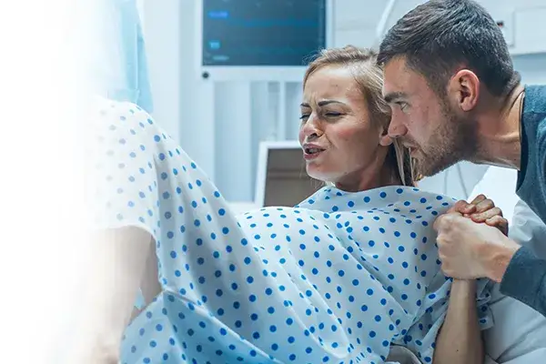 Bóle krzyżowe w porodzie: Jak rozpoznać i złagodzić?