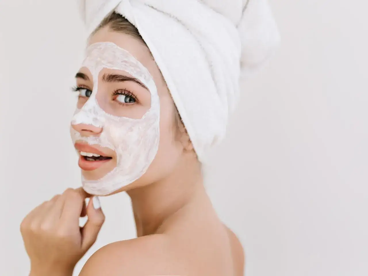 Fettige Gesichtshaut: Hausmittel & Tipps für ein mattes Hautbild