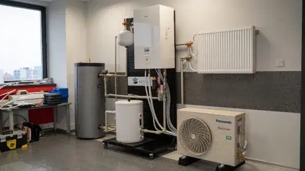 Wymagane uprawnienia do montażu pomp ciepła: poznaj aktualne przepisy